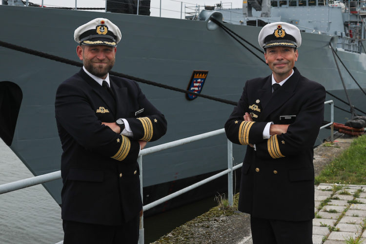 Wechsel auf der Brücke der Fregatte "Hessen" Deutscher Marinebund